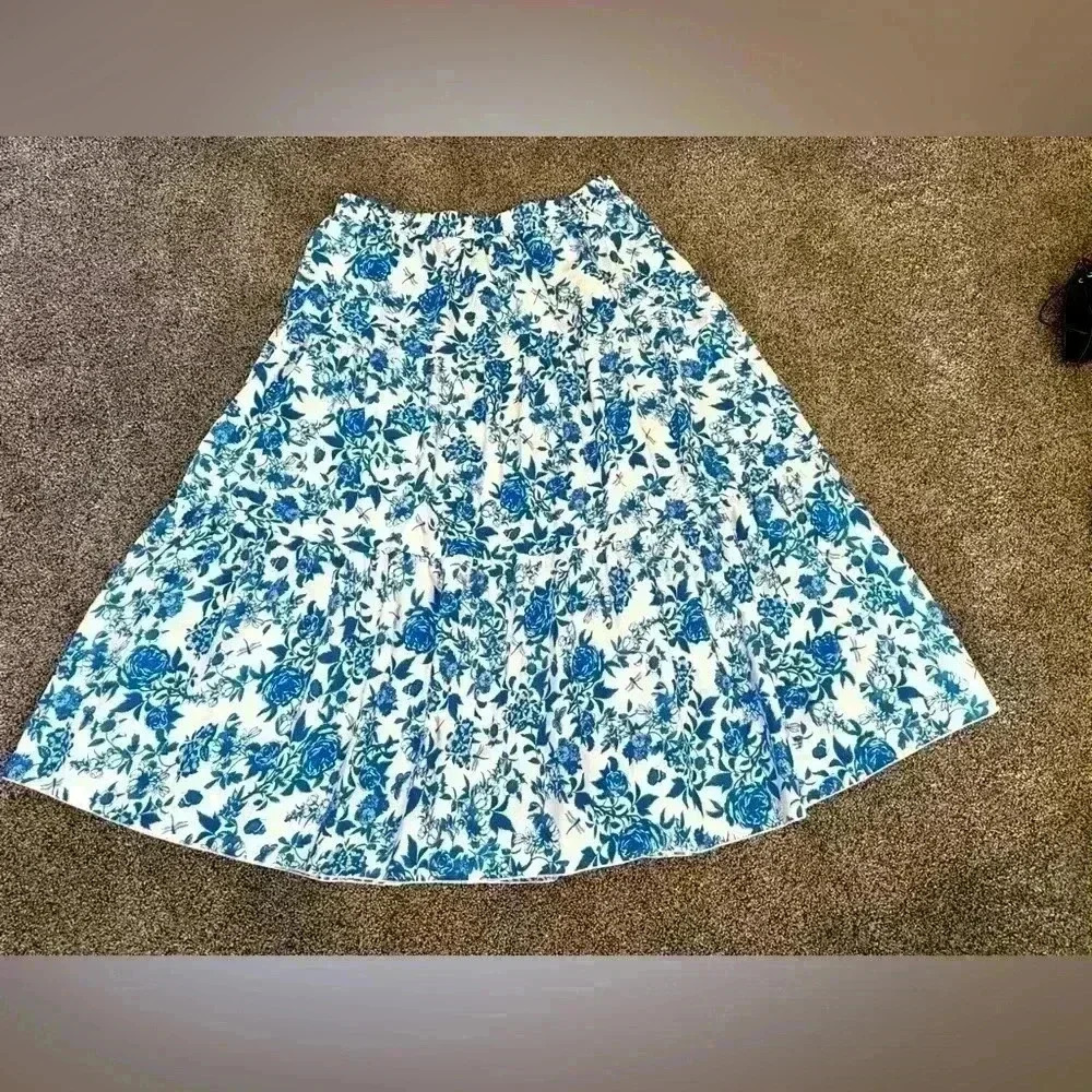 SHEIN woman’s blue & white floral skirt size 2XL Spring pleated tier with ruffle